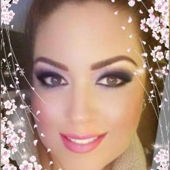 Meet your Posher, Elyse - Picture 1 of 1